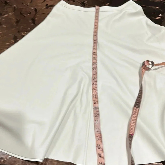 NWT Banana Republic Vegan Leather Midi
Skirt cream - Picture 5 of 7